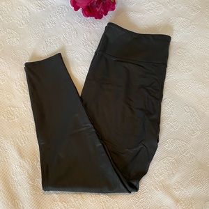 Soft Surroundings coated black leggings XL